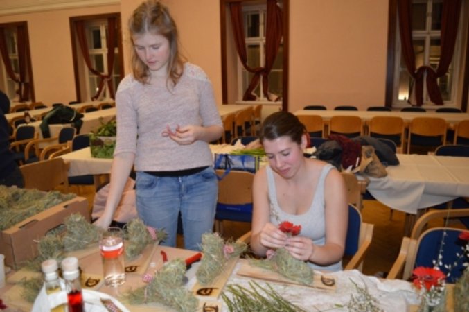 Aufbauarbeiten für den Bezirksball